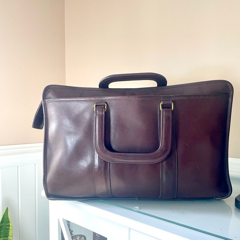Coach Embassy BriefcasePre 94 One sided Tag #0695-934 measures: 10.5 H & 17 in L